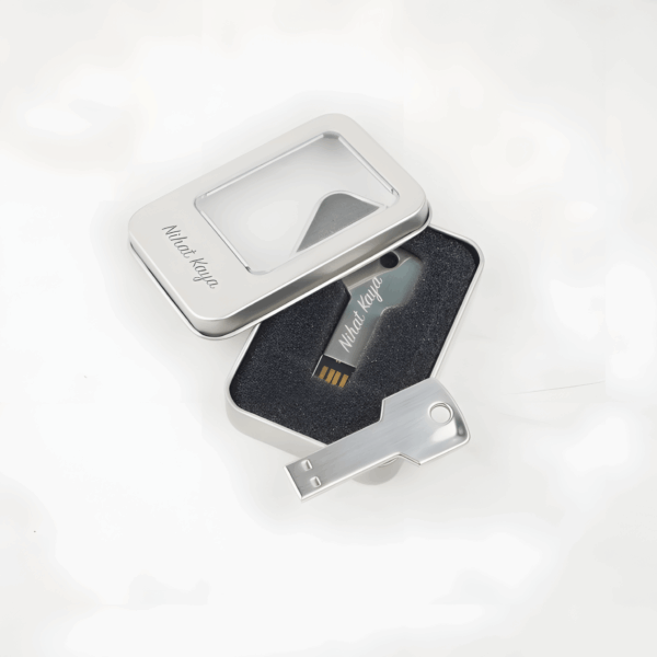 Özel Metal Kutusunda İsim Baskılı Anahtar Şeklinde USB Bellek