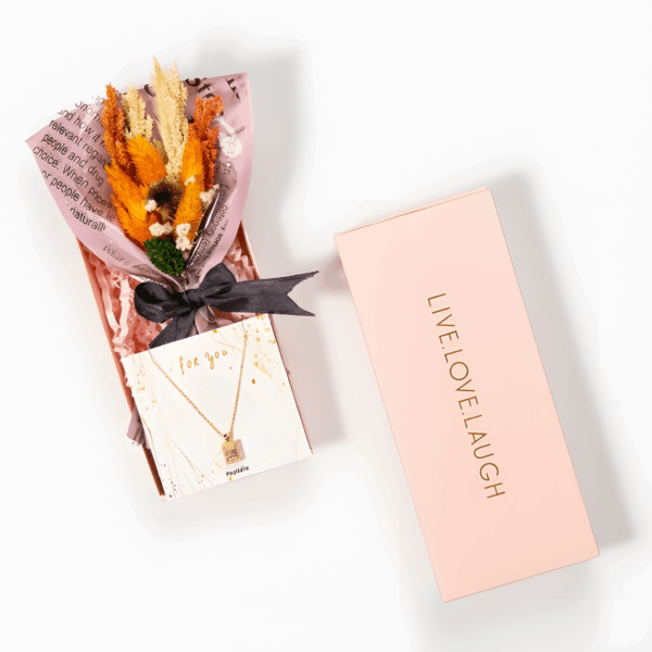 Tasarım Kutuda Çiçek ve Zirkon Taşlı Baget Kolye