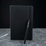 Kişiye Özel İsim Baskılı Siyah Defter ve Kalem Seti